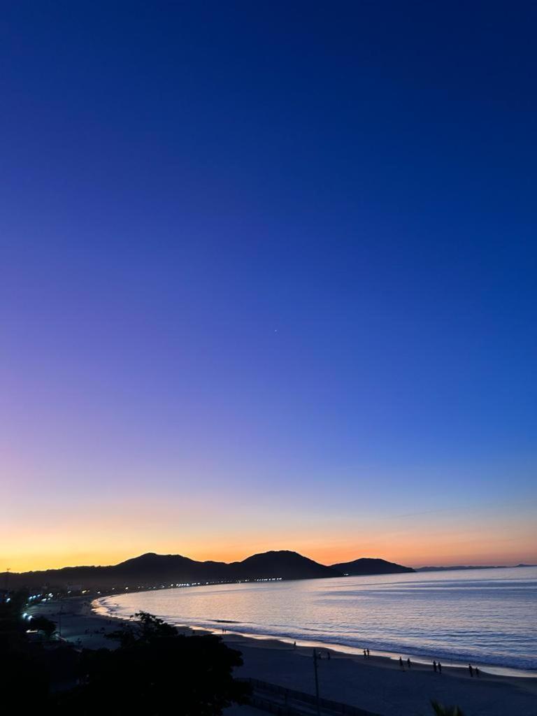 Florianópolis Golfinhos Apart-Hotel - Apto Terreo Frente Ao Mar!!! المظهر الخارجي الصورة