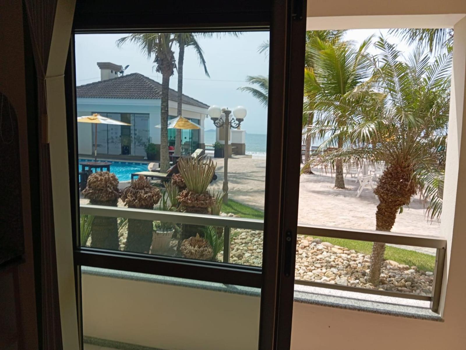 Florianópolis Golfinhos Apart-Hotel - Apto Terreo Frente Ao Mar!!! المظهر الخارجي الصورة